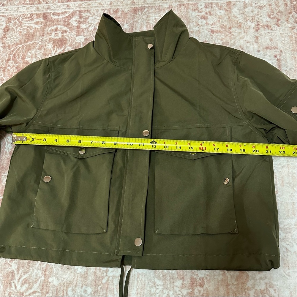 Cropped Cargo Jacket With Pockets - Picture 10 of 14